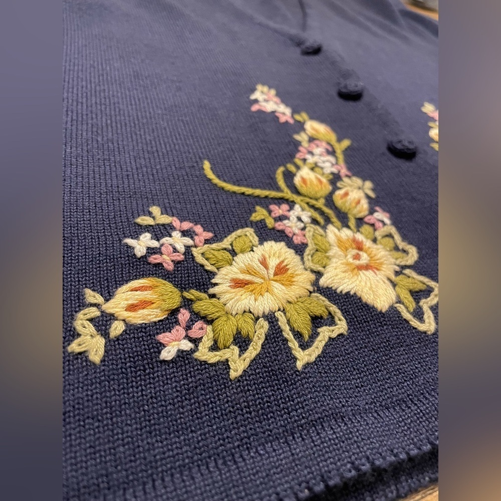 Vintage Susan Bristol Blue Size M Floral Embroidered Cardigan Sweater Cottage - Picture 11 of 12
